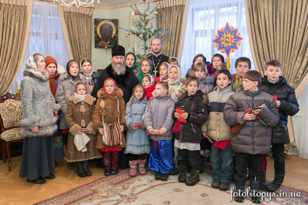 Ukraine: Kids visit Metropolitan Onuphrius on Christmas day