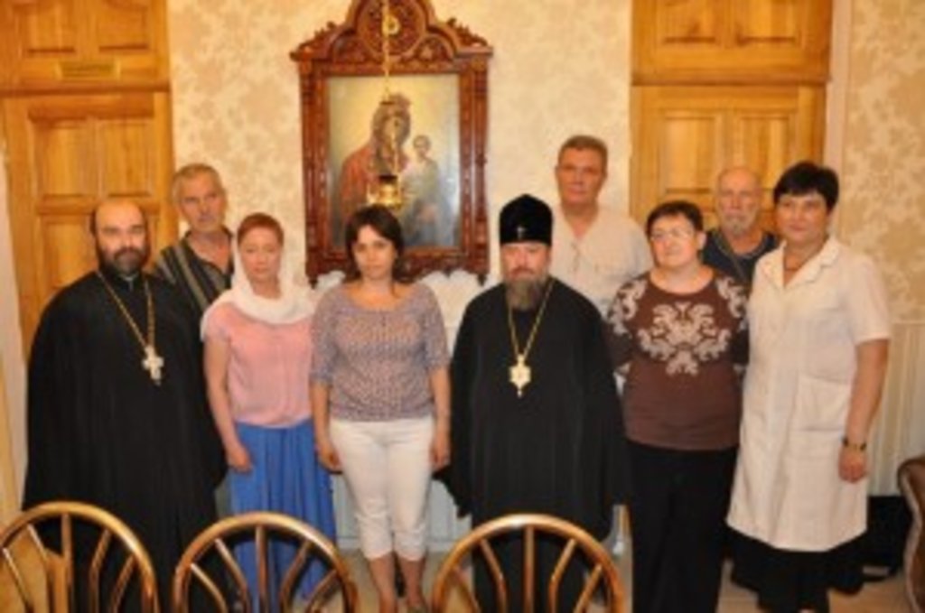 Представники медичних установ Луганська отримали приладдя та інших супутні товари для надання первинної допомоги від митрополита Митрофана
