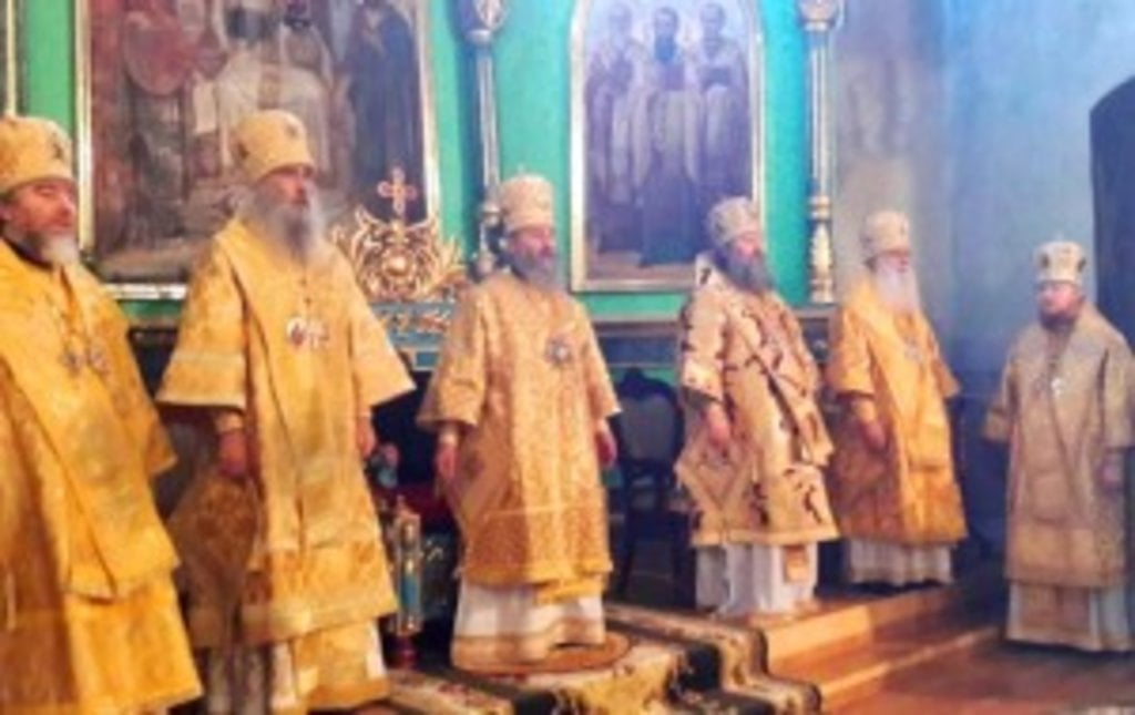 Предстоятель УПЦ очолив Літургію в соборі Чернігова в співслужінні архієреїв