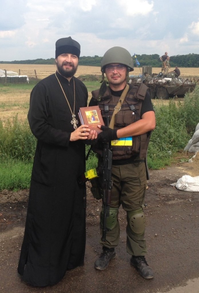 возрождение начнется с украины. 14 укр. группа с14 латвия. лидер с14 евгений карась. украинские военные сдаются в плен.