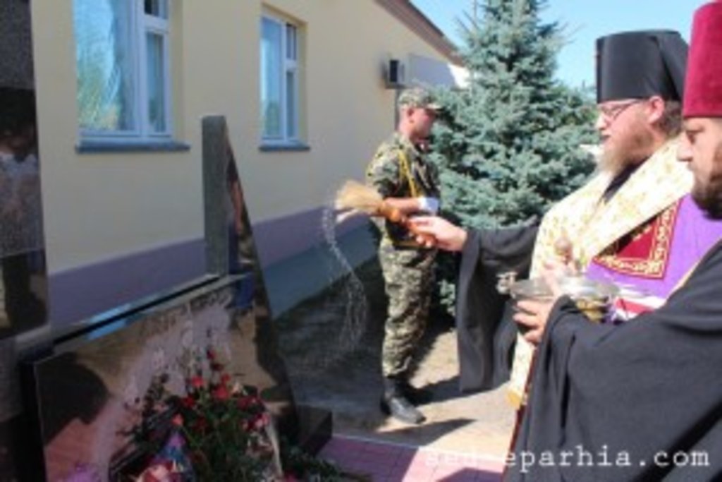 Архієпископ Никодим освятив пам'ятний знак загиблим українським прикордонникам