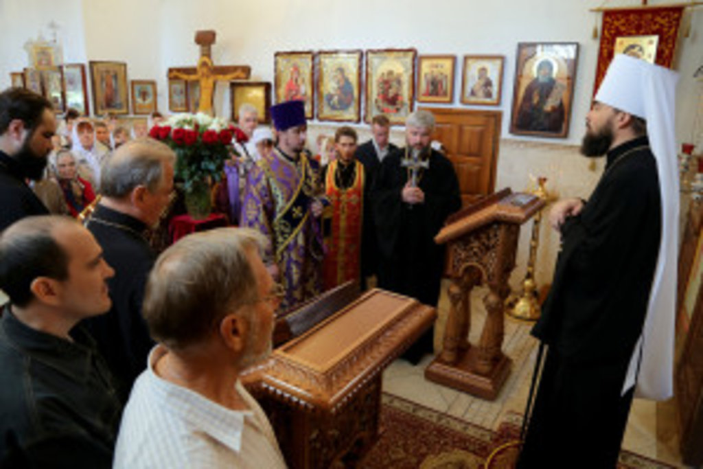 Митрополит Горловский и Славянский во время проповеди в Крестовоздвиженском храме Горловки