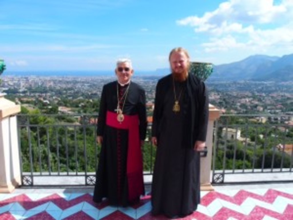 Єпископ Іона з архієпископом Монреаля Мікеле Пеннізі 