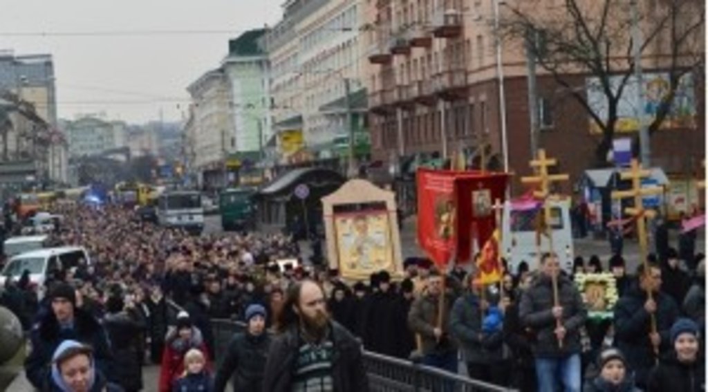 Кількатисячний хресний хід у Рівному