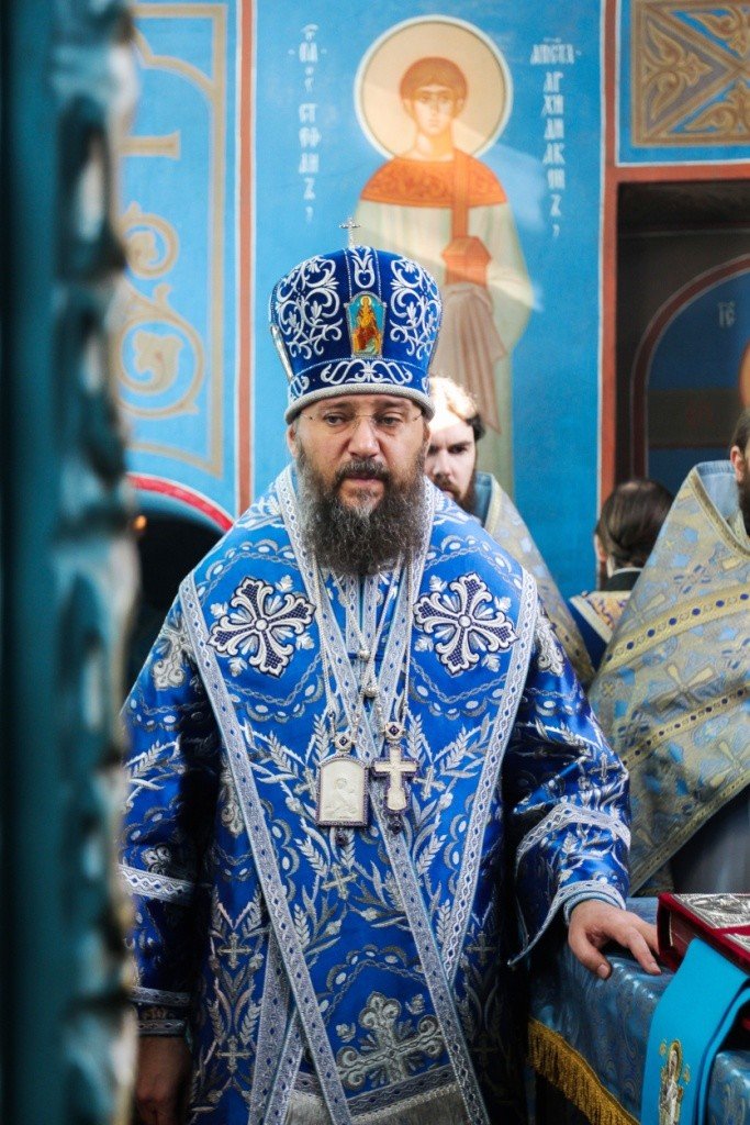 За богослужением в храме Рождества Пресвятой Богородицы Киевской духовной академии
