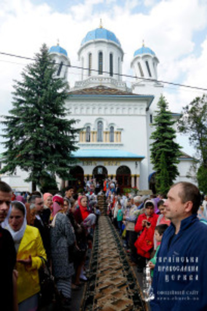 21 травня, напередодні дня пам’яті перенесення мощей святителя і чудотворця Миколая з Мир Лікійських у Бар, Блаженніший Митрополит Київський і всієї України Онуфрій очолив всенічне бдіння з акафістом святителю Миколаю у Свято-Миколаївському храмі Чернівців