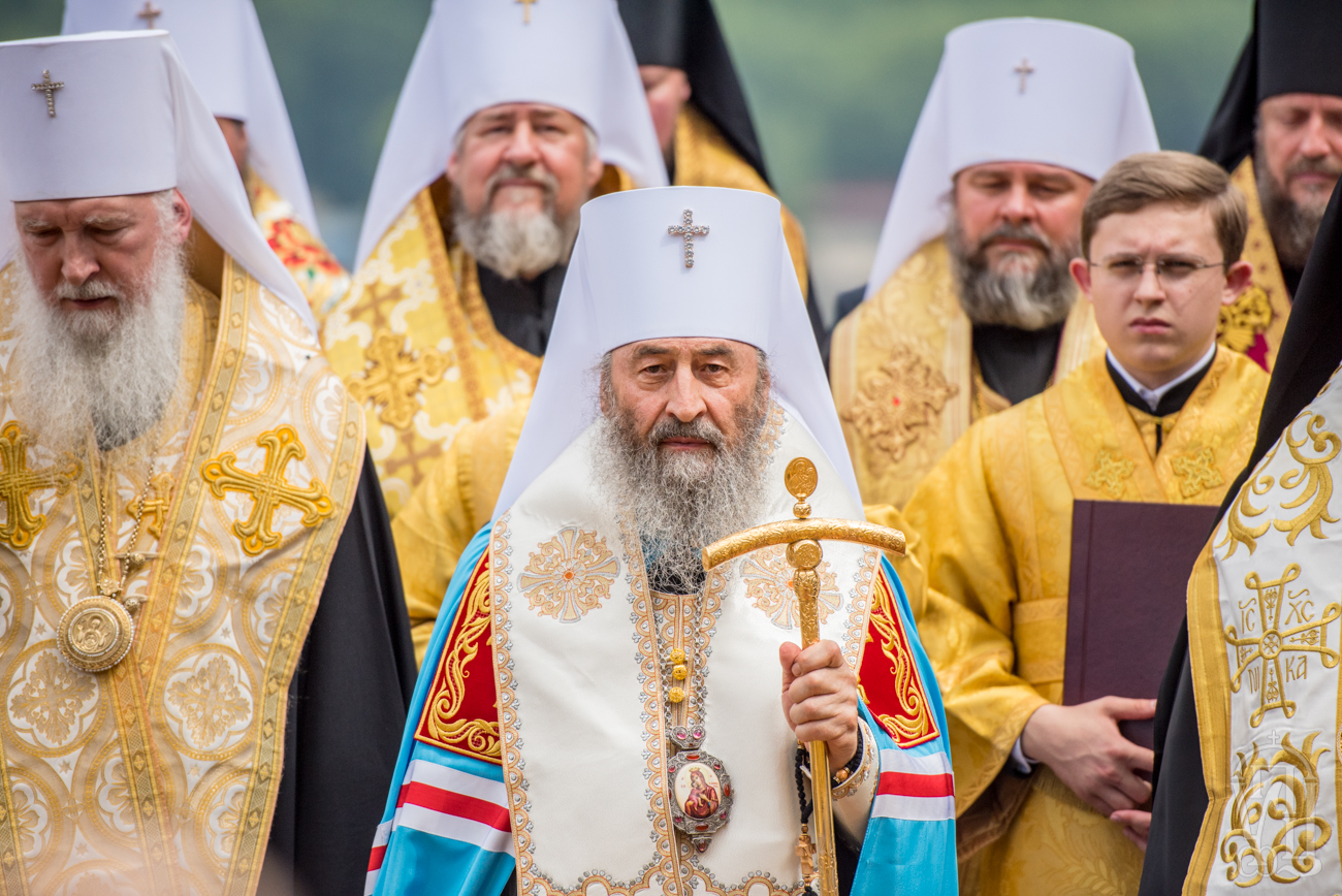 Московский патриархат украины. Канон русской православной церкви. Зеленский лишил гражданства ряд священников УПЦ.