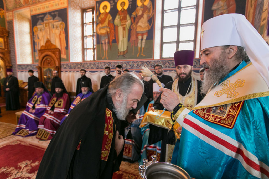 Митрополит Ивано Франковский. Митрополит метрополий Буковинский. УПЦ МП В Ивано-Франковске. Епископ Ивано Франковский и Коломыйский Пантелеймон фото.