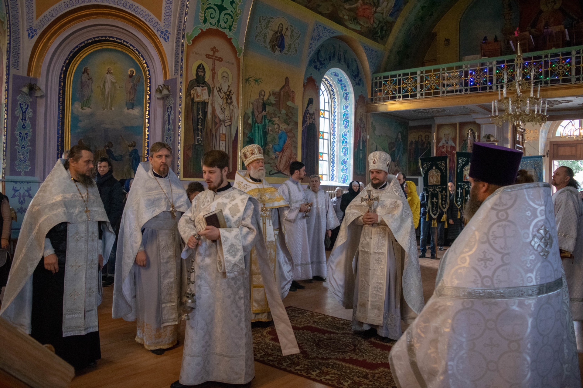 Симферопольская епархия. Свято-Ильинский храм г Саки. Свято Ильинский храм Саки служба. Владимир Троепольский Священномученик. Св.Ильи храм Саки богослужение.