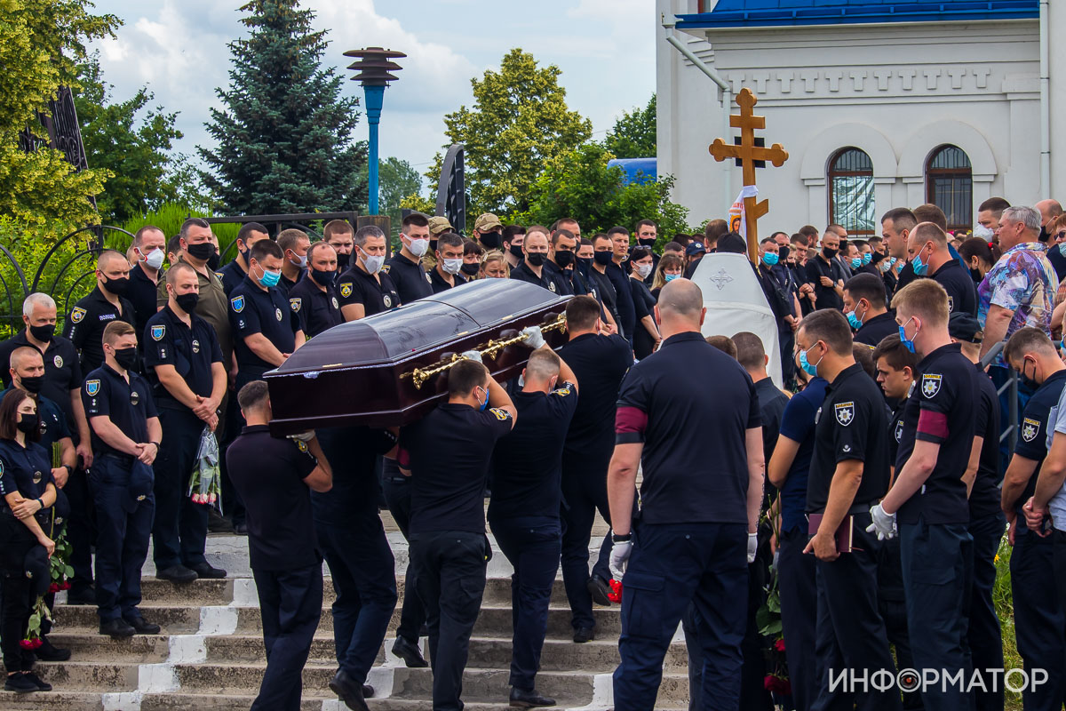 Погребения сотрудников. Могилы погибших милиционеров. Прощание с полицейскими.