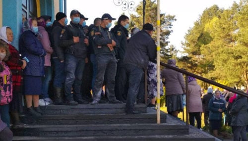 В Заболотье опечатали храм УПЦ, который сторонники «ПЦУ» при поддержке районных депутатов пытались захватить в Сарненской епархии (обновлено)