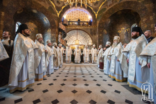 У день свята Богоявлення Предстоятель очолив Божественну літургію у Києво-Печерській Лаврі(+фото)