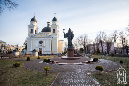 В Неделю перед Богоявлением Предстоятель возглавил Божественную литургию в Кафедральном соборе Черновцов