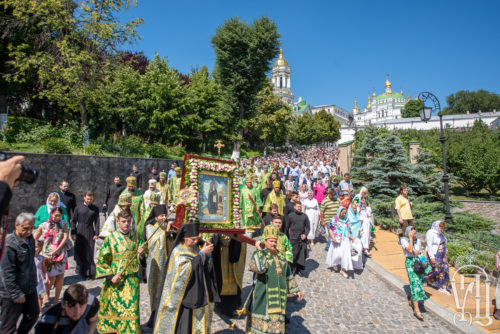 Предстоятель возглавил Божественную литургию и крестный ход по случаю дня памяти преподобного Антония Печерского