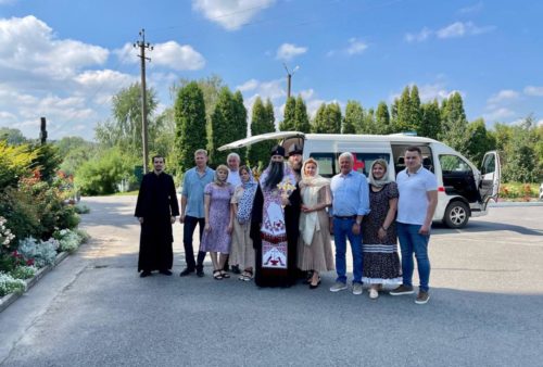 У Вінницькій єпархії передали автомобіль швидкої допомоги для однієї з лікарень Жмеринського району