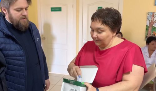 Одеська єпархія передала обладнання та медикаменти для онкохворих дітей