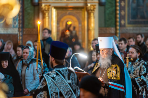Предстоятель совершил чтение второй части покаянного канона в Покровском монастыре Киева