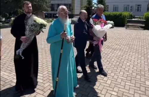 Митрополит Агафангел разом з генеральним консулом Болгарії в Одесі поклали квіти до пам’ятника святих Кирила та Мефодія
