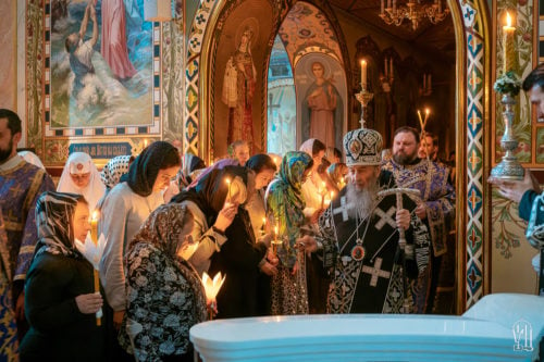 Предстоятель воглавил утреню с чтением 12-ти Страстных Евангелий в Киево-Печерской Лавре