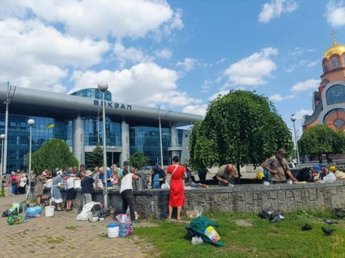 У Києві працівники Соціального відділу УПЦ нагодували 200 осіб на Південному залізничному вокзалі
